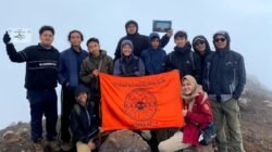 Caravan Mountaineering Club Fapet UGM Distribusikan Panel Surya ke Gunung Slamet (Sumber: fapet.ugm.ac.id)