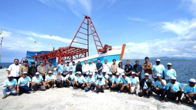 BANYUWANGI: Kementerian Kelautan dan Perikanan Serahkan Dua Kapal Rampasan Ilegal Fishing kepada Nelayan