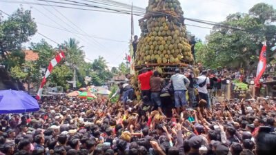 DURIAN: Luar Biasa…Ribuan Orang Padati “Tumpeng 2025 Durian” di Desa Kronto, Pasuruan