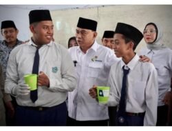 SUSU: 2.348 Liter Susu Dibagikan kepada Murid Sekolah untuk Program Makan Bergizi Gratis