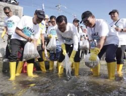 IKAN: Gotong Royong Bersihkan Kali Code dan Tebar Benih Ikan untuk Jaga Keseimbangan