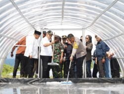 GARAM TUNNEL: Melihat Lokasi Produksi Garam Tunnel di Pantai Modangan, Kabupaten Malang, Jawa Timur