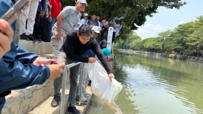 PERIKANAN: Ribuan Benih Ikan Ditebar, Pemkab Indramayu Perkuat Ekosistem Sungai dan Ketahanan Pangan