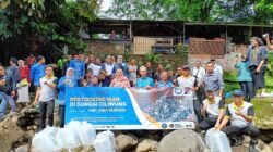 IKAN: Upaya Jaga Populasi Perikanan dan Ketahanan Pangan dengan Tebar 15.000 Ekor Bibit Ikan ke Sungai Ciliwung