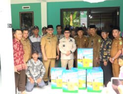 PERTANIAN: Upaya Modernisasi, Pemkab Sambas, Kalbar, Salurkan Bantuan Alat Semprot Elektrik