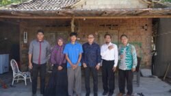 INSPIRATIF: Komitmen Pendidikan Inklusif, Dekan Fakultas Peternakan UGM Temui Keluarga Mahasiswa Penerima Bantuan UKT